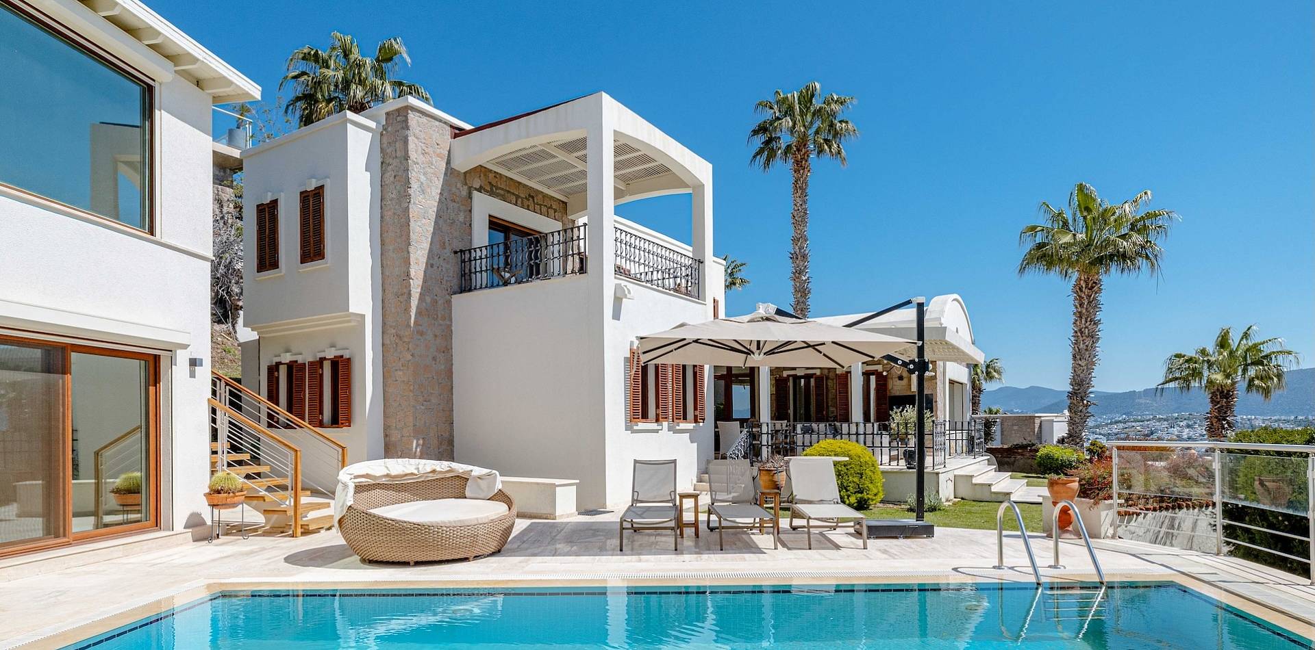 For those who value comfort in private pool villas