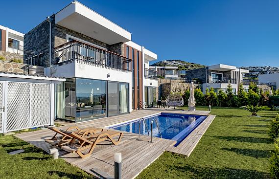 Holiday villas with private pools